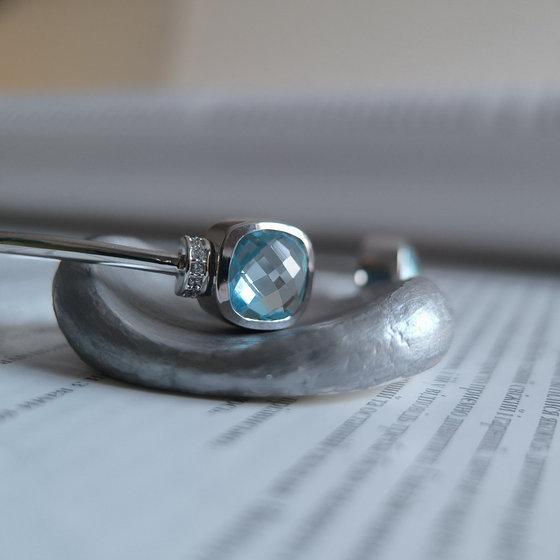 Срібний браслет з топазом 9.716ct, фіанітами