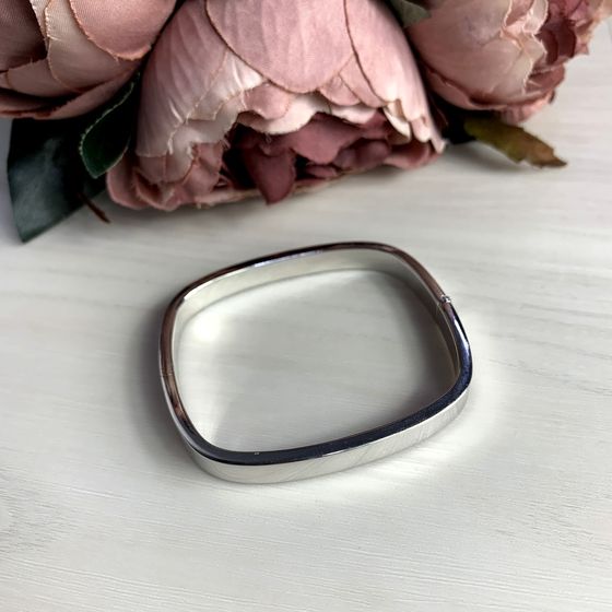 Silver bracelet without stones