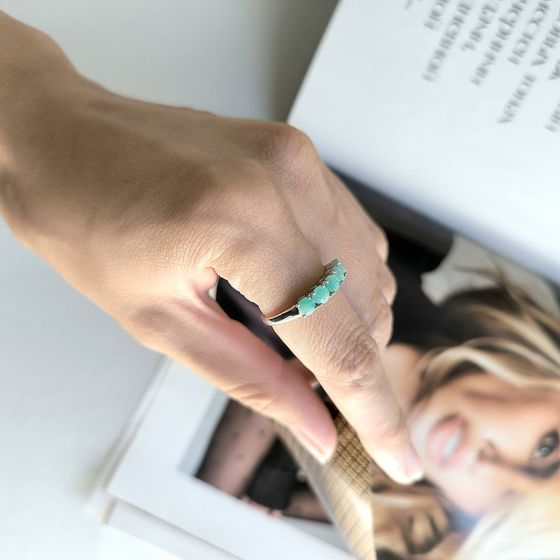 Silver ring with a 1.24-carat emerald
