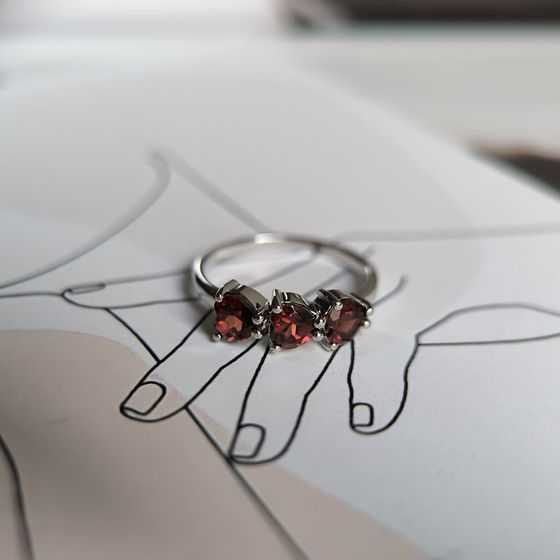 Серебряное кольцо с гранатом 1.65ct