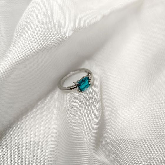 Silver ring with nano 1.385ct emerald