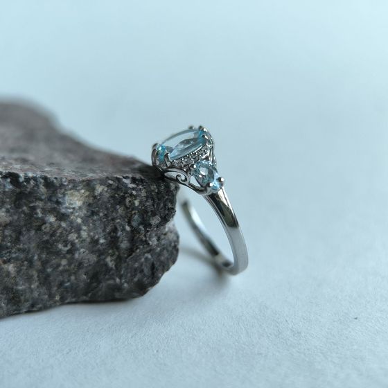 Серебряное кольцо с топазом 2.048ct