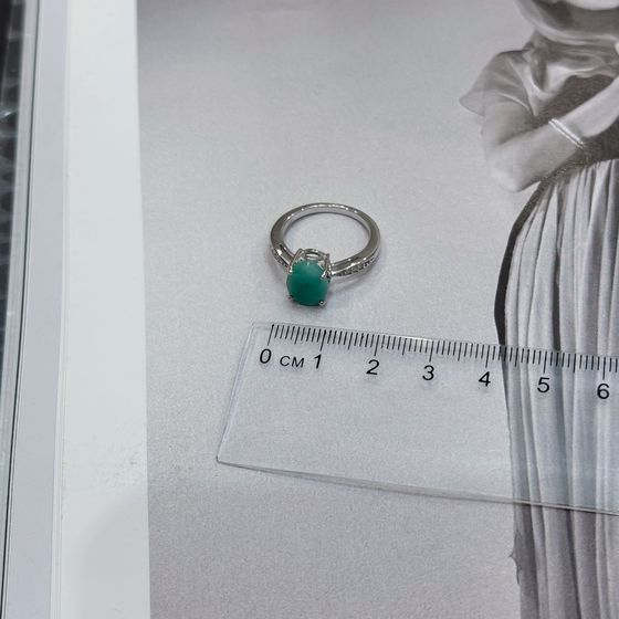 Silver ring with a 2.483-carat emerald and cubic zirconia