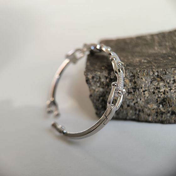 Silver bracelet with phianites