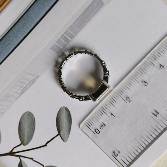 Silver ring with a 1.418 ct nano citrine