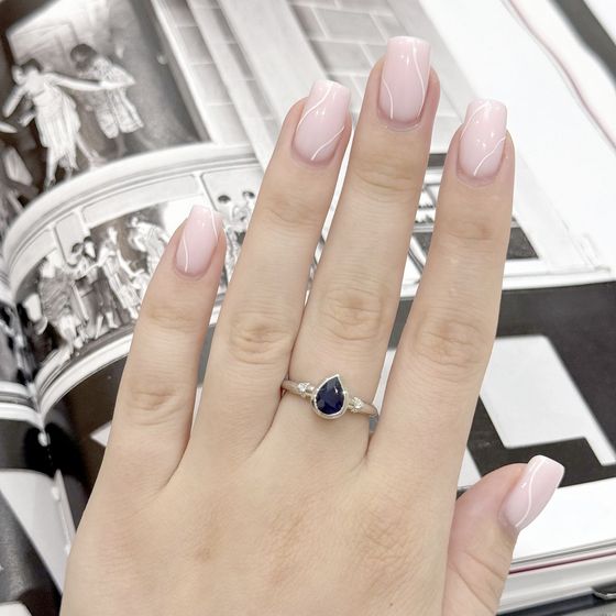Sterling silver ring with sapphire 1.757ct, phianites