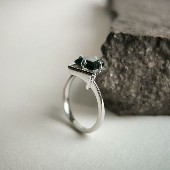 Серебряное кольцо с топазом Лондон Блю 1.5ct