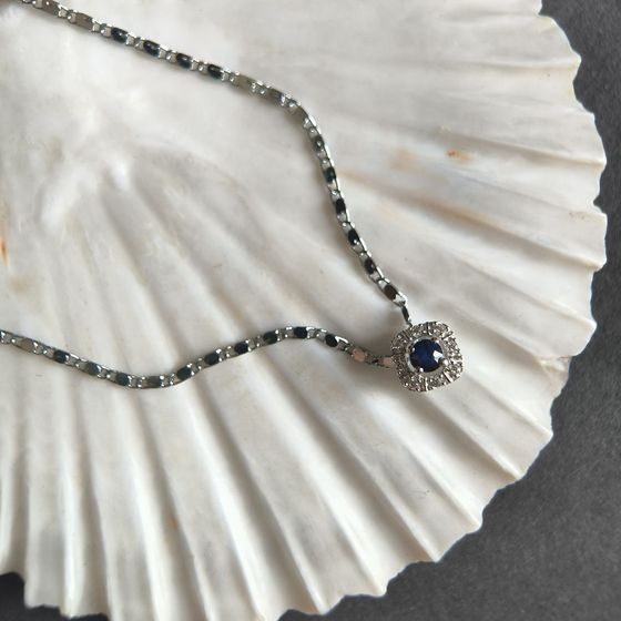 Silver pendant with 0.48ct sapphire and fianites