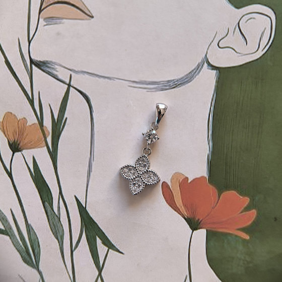 Silver pendant with cubic zirconia