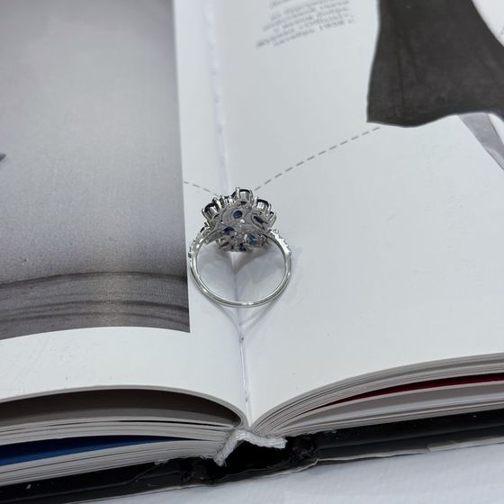 Silver ring with sapphire 3.66ct