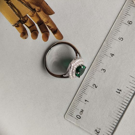 Sterling silver ring with nano 2.401ct emerald
