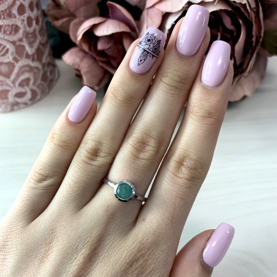 Silver ring with a 0.794-carat emerald