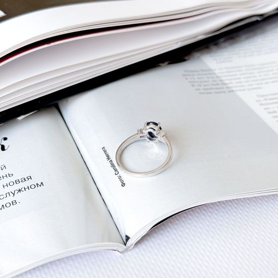Sterling silver ring with sapphire 1.651ct, phianites