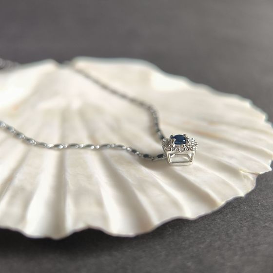 Silver pendant with 0.48ct sapphire and fianites