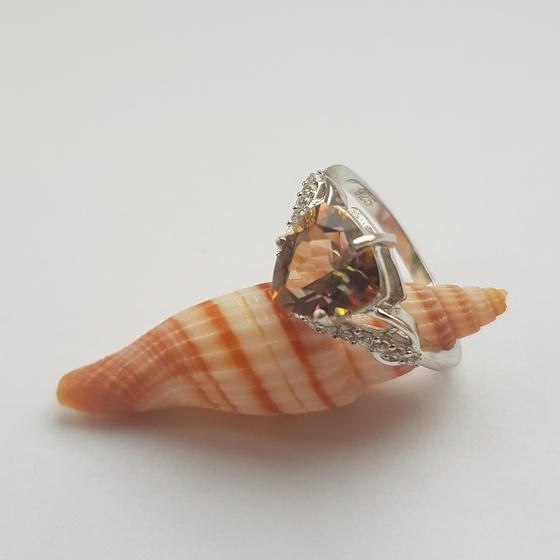 Серебряное кольцо с мистик топазом 2.3ct