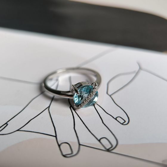 Серебряное кольцо с топазом 2.374ct