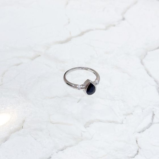 Sterling silver ring with sapphire 1.757ct, phianites