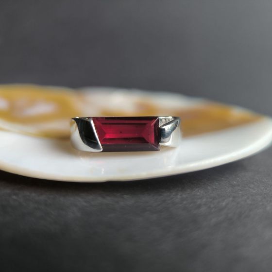 Silver ring with garnet nano 2.14ct