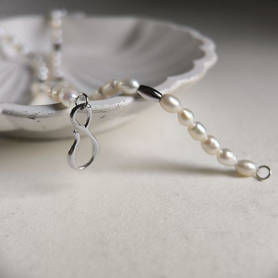 Silver necklace with baroque pearls