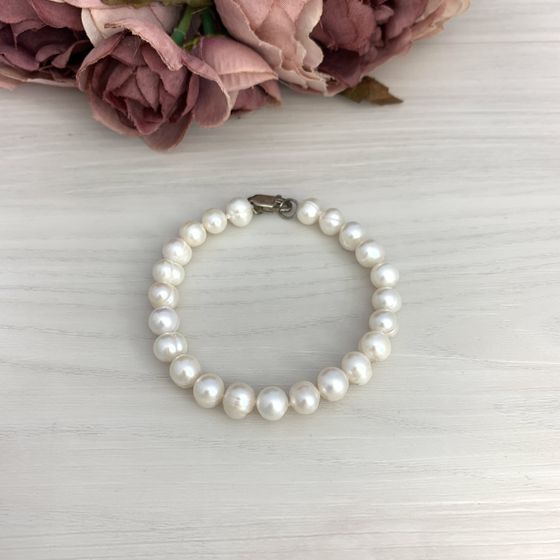 Silver bracelet with pearls