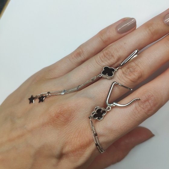 Серебряные серьги с ониксом