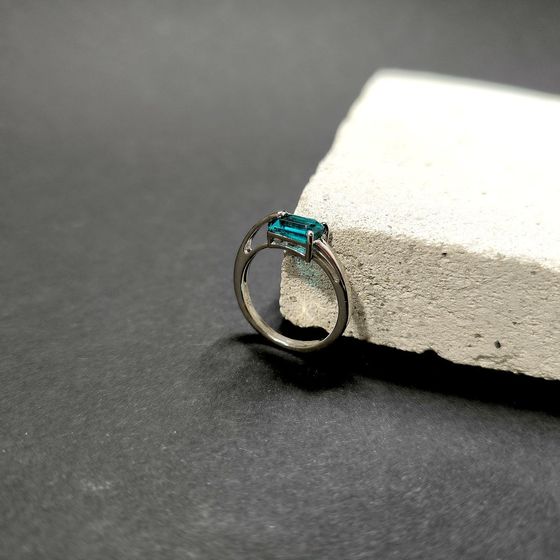 Silver ring with nano 1.385ct emerald