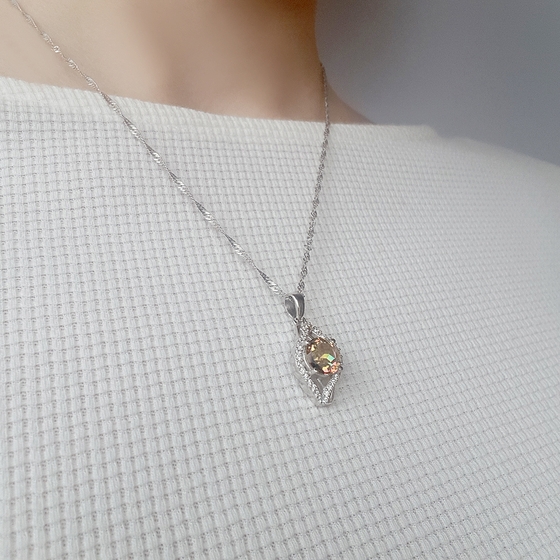 Серебряное колье с мистик топазом 2.05ct