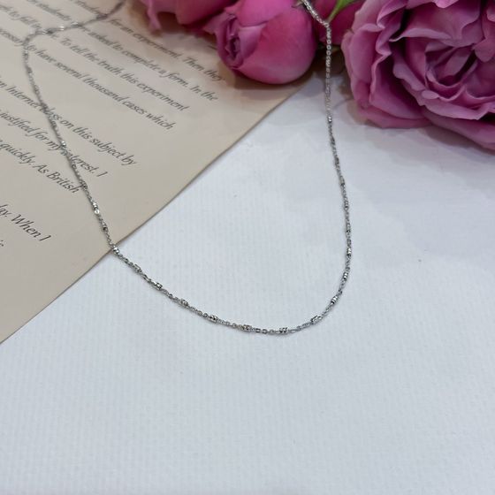 Silver chain without stones