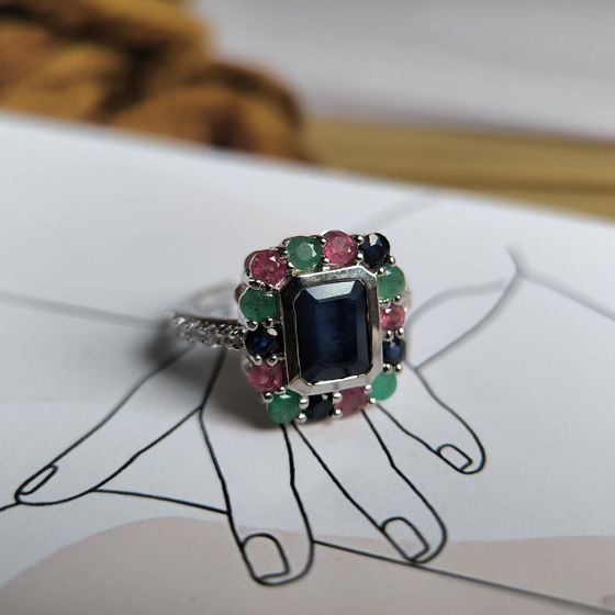 Серебряное кольцо с сапфиром 1.917ct, изумрудом, рубином