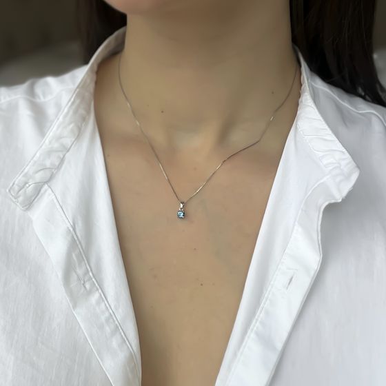 Silver pendant with a 0.36-carat mystic topaz
