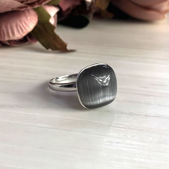 Silver cat's eye ring