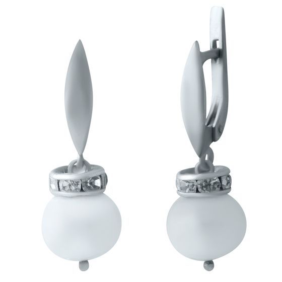 Silver earrings with pearls