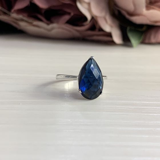 Silver ring with sapphire nano