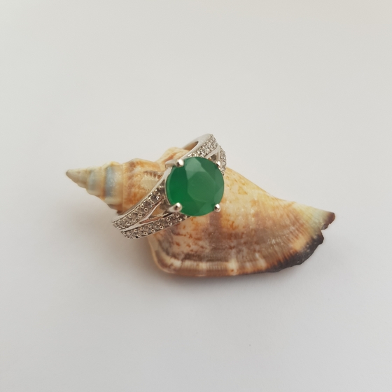 Silver ring with agate
